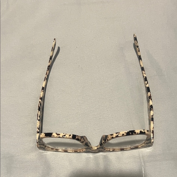 Stylish Tortoiseshell Sunglasses - Picture 7 of 10